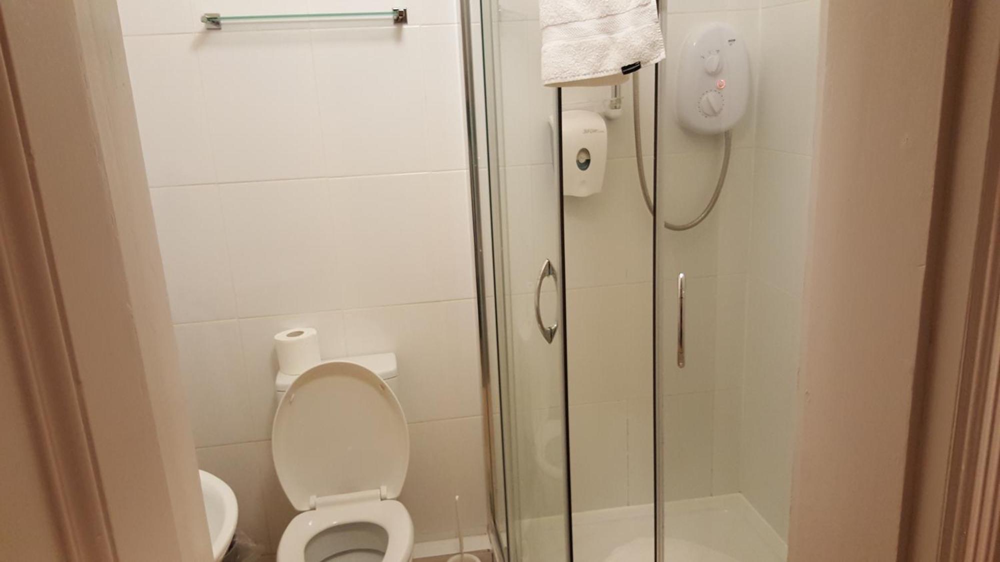 The Dolphin Hotel Wincanton Room photo